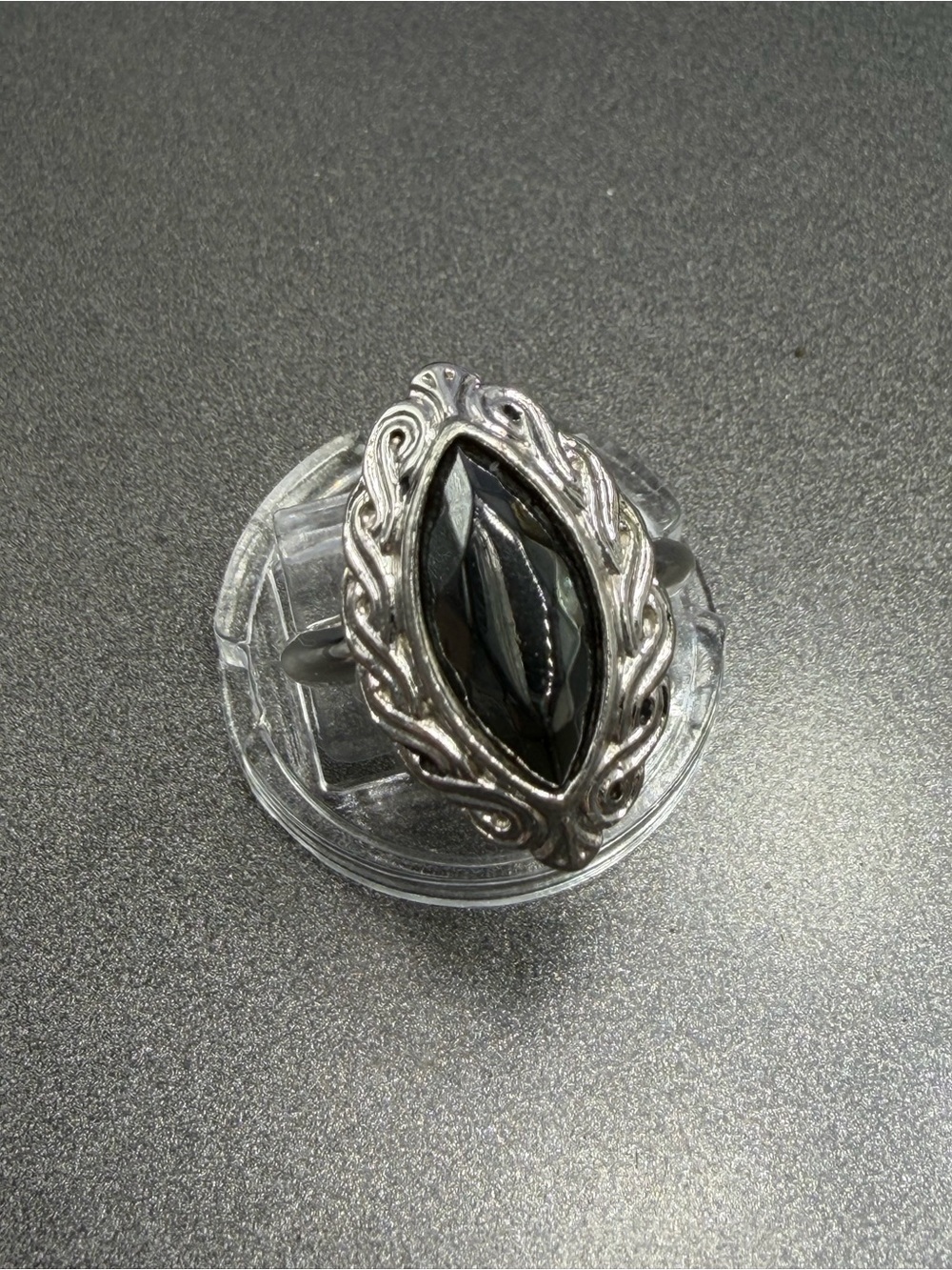 🔥🔥Vintage Avon Shadowplay Silver and Black Women's Ring. #413R